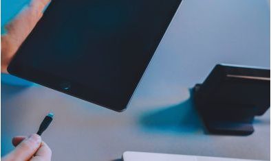 Jak działa multi ładowarka? Warto ją kupić?