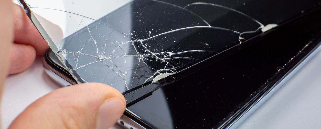 Kaip nuimti apsauginę plėvelę nuo telefono?