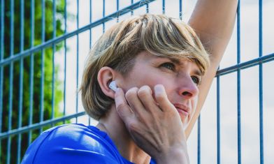 jak-ladowac-sluchawki-bezprzewodowe