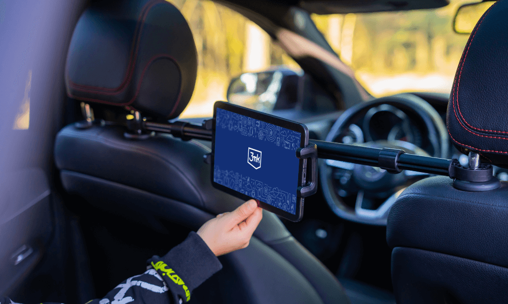 jak-zamontowac-tablet-w-samochodzie-tablet-podczas-jazdy_1_